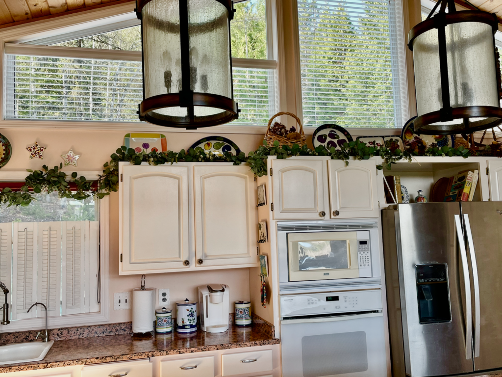 A closer look at the blinds and windows above the cabinets.